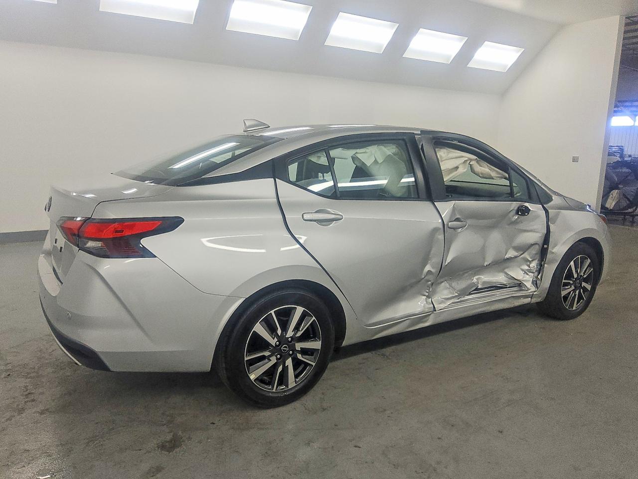 2025 NISSAN VERSA SV photo 5