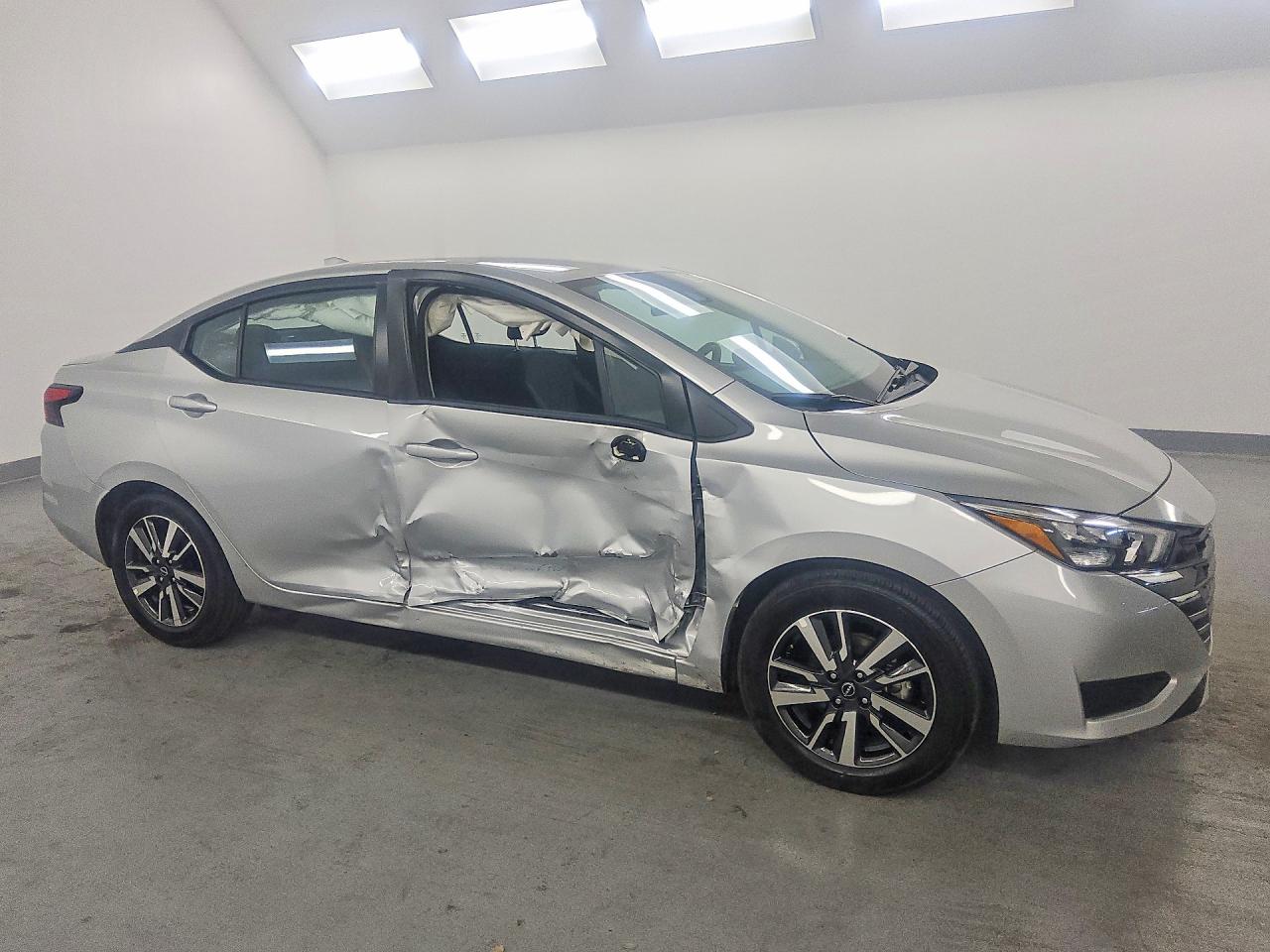 2025 NISSAN VERSA SV photo 7