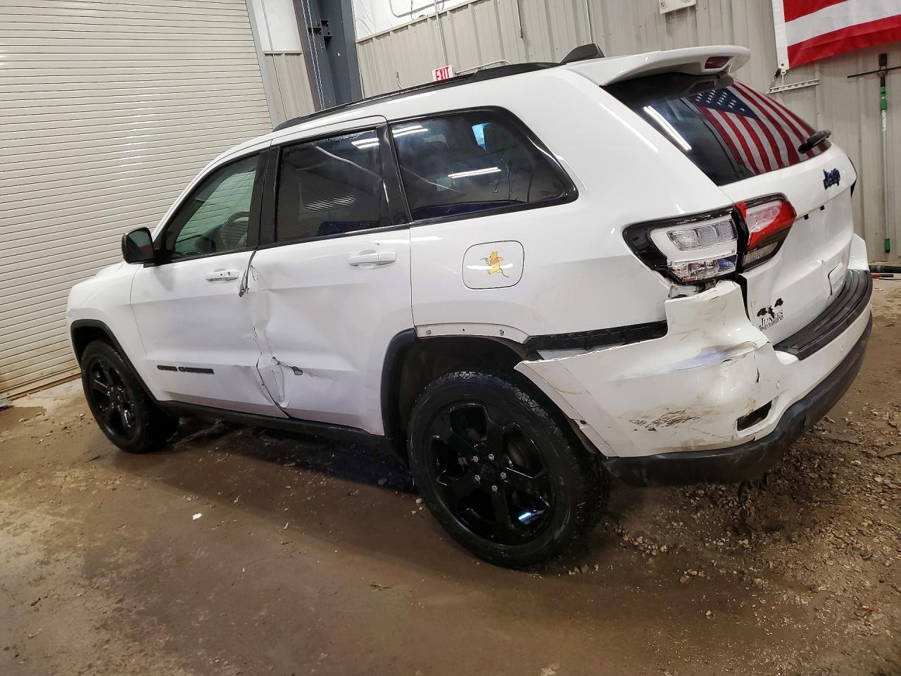 2020 JEEP GRAND CHEROKEE LAREDO photo 2