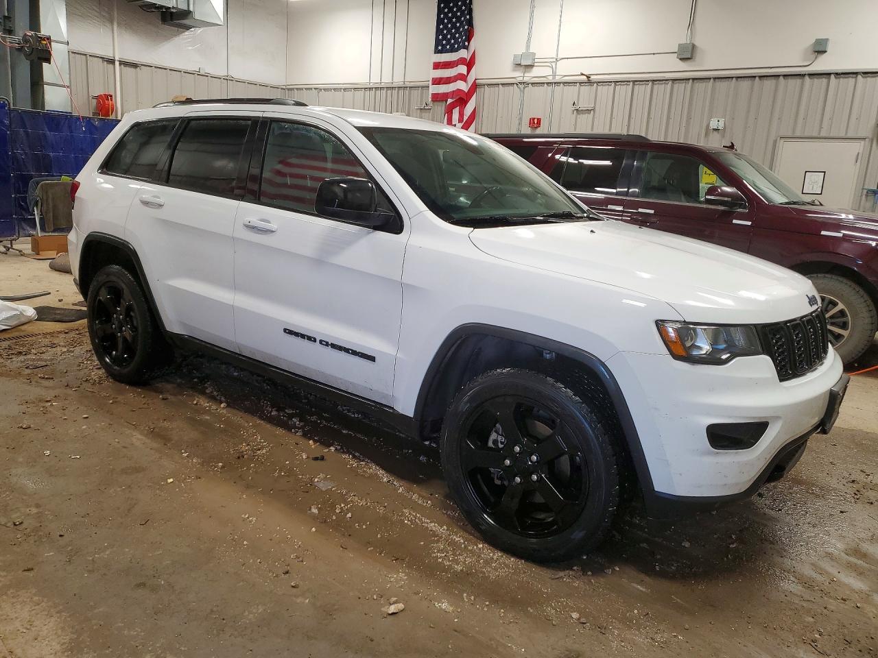 2020 JEEP GRAND CHEROKEE LAREDO photo 4
