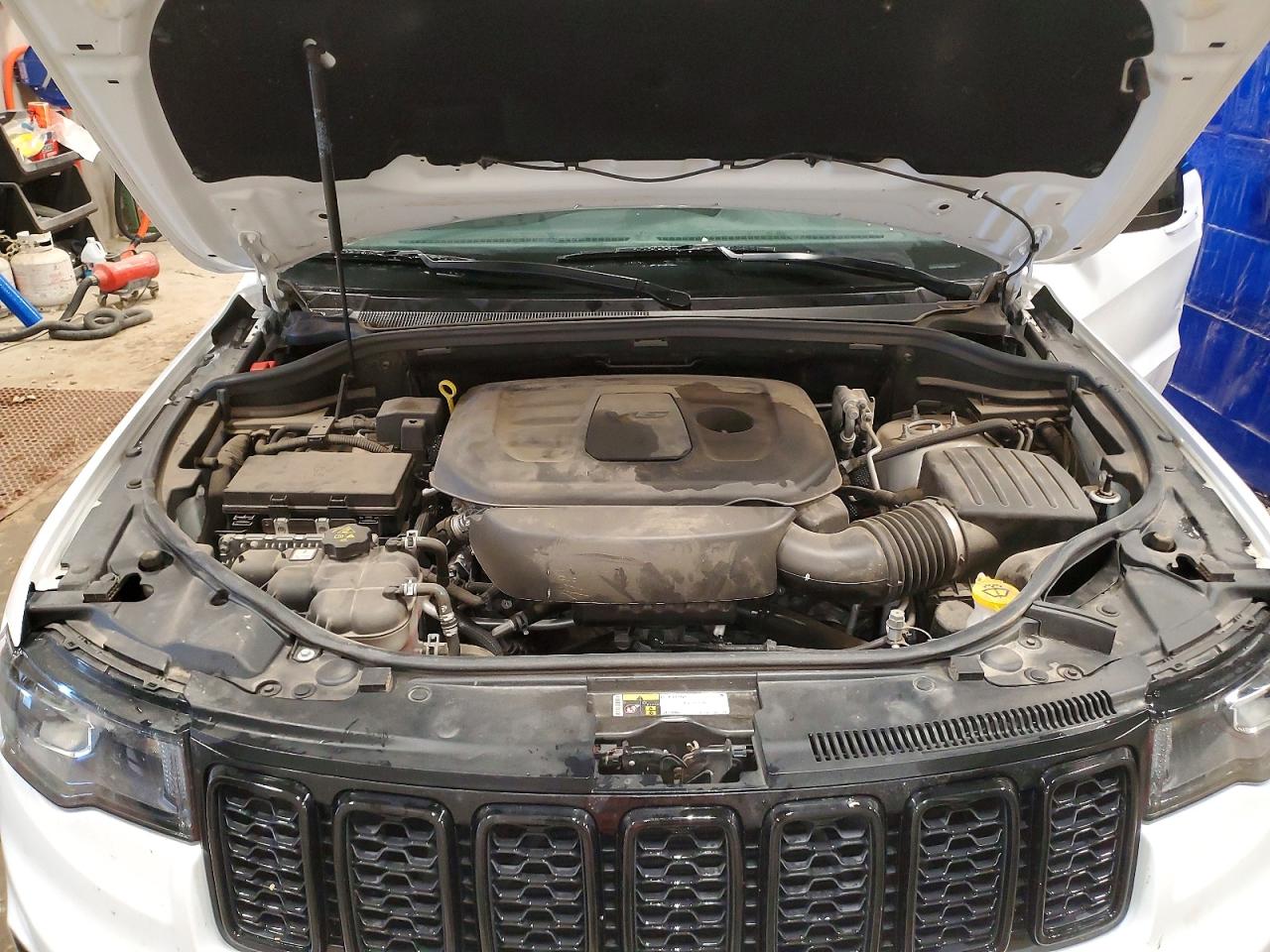 2020 JEEP GRAND CHEROKEE LAREDO photo 12