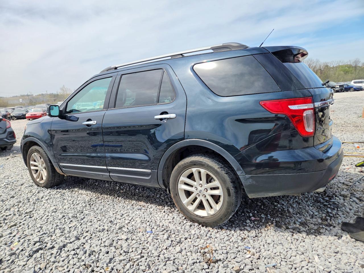 2015 FORD EXPLORER XLT photo 3