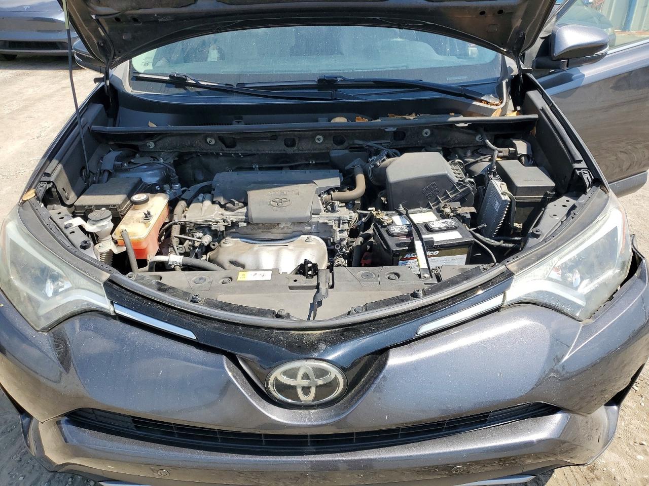2018 TOYOTA RAV4 XLE photo 12