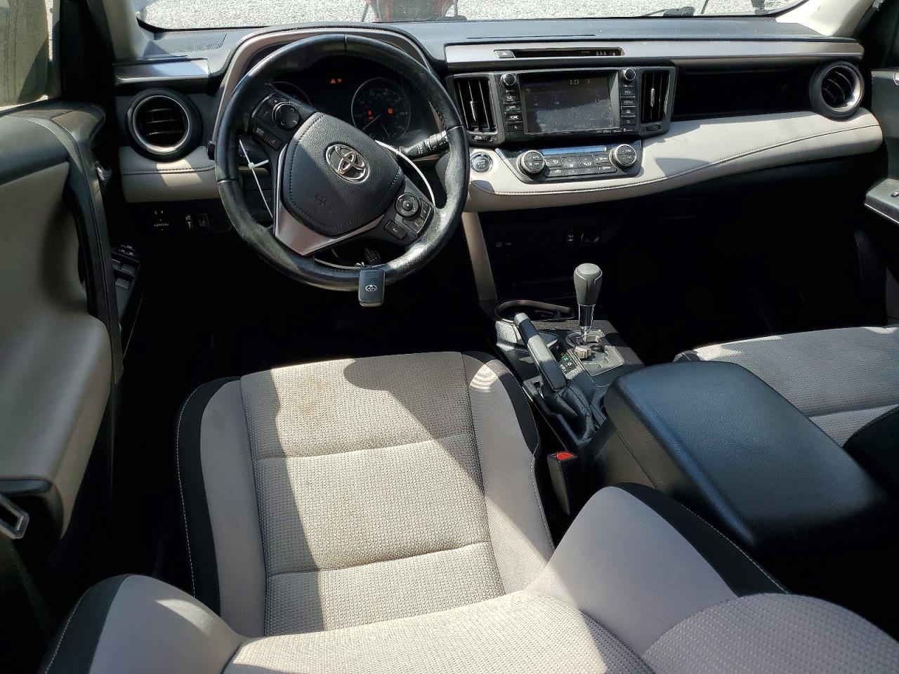 2018 TOYOTA RAV4 XLE photo 8