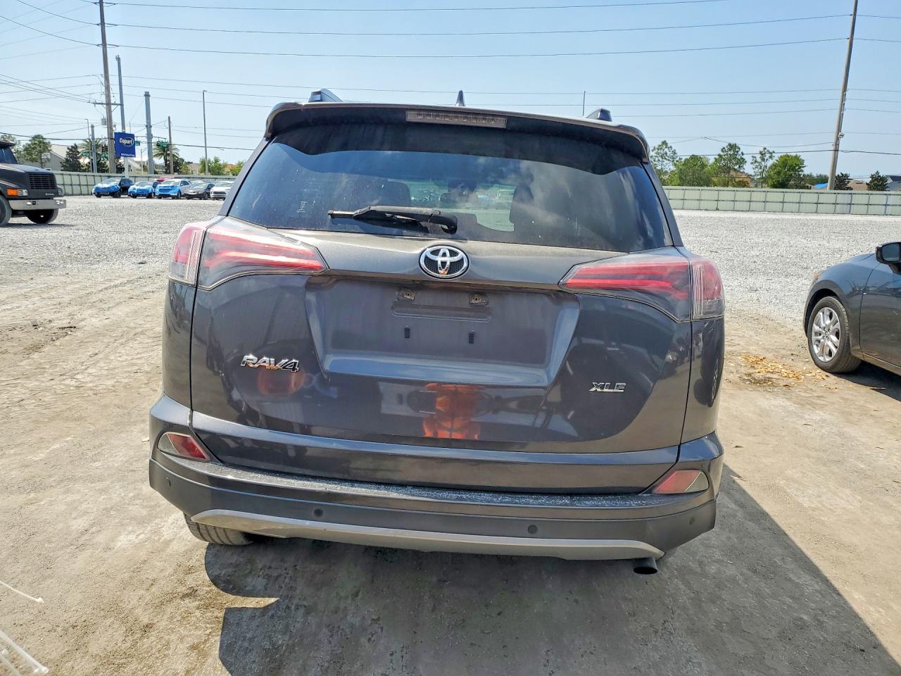 2018 TOYOTA RAV4 XLE photo 6