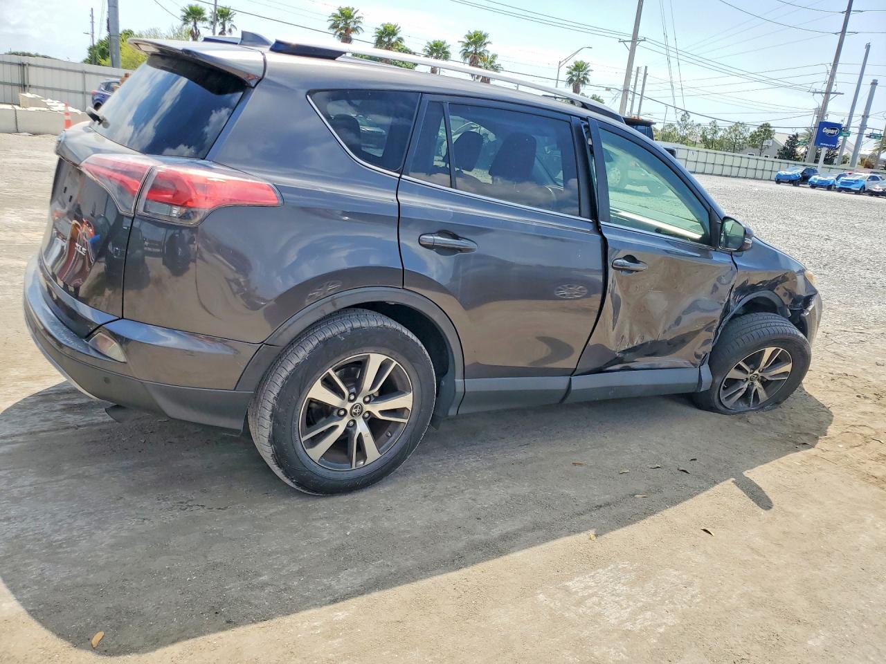 2018 TOYOTA RAV4 XLE photo 3