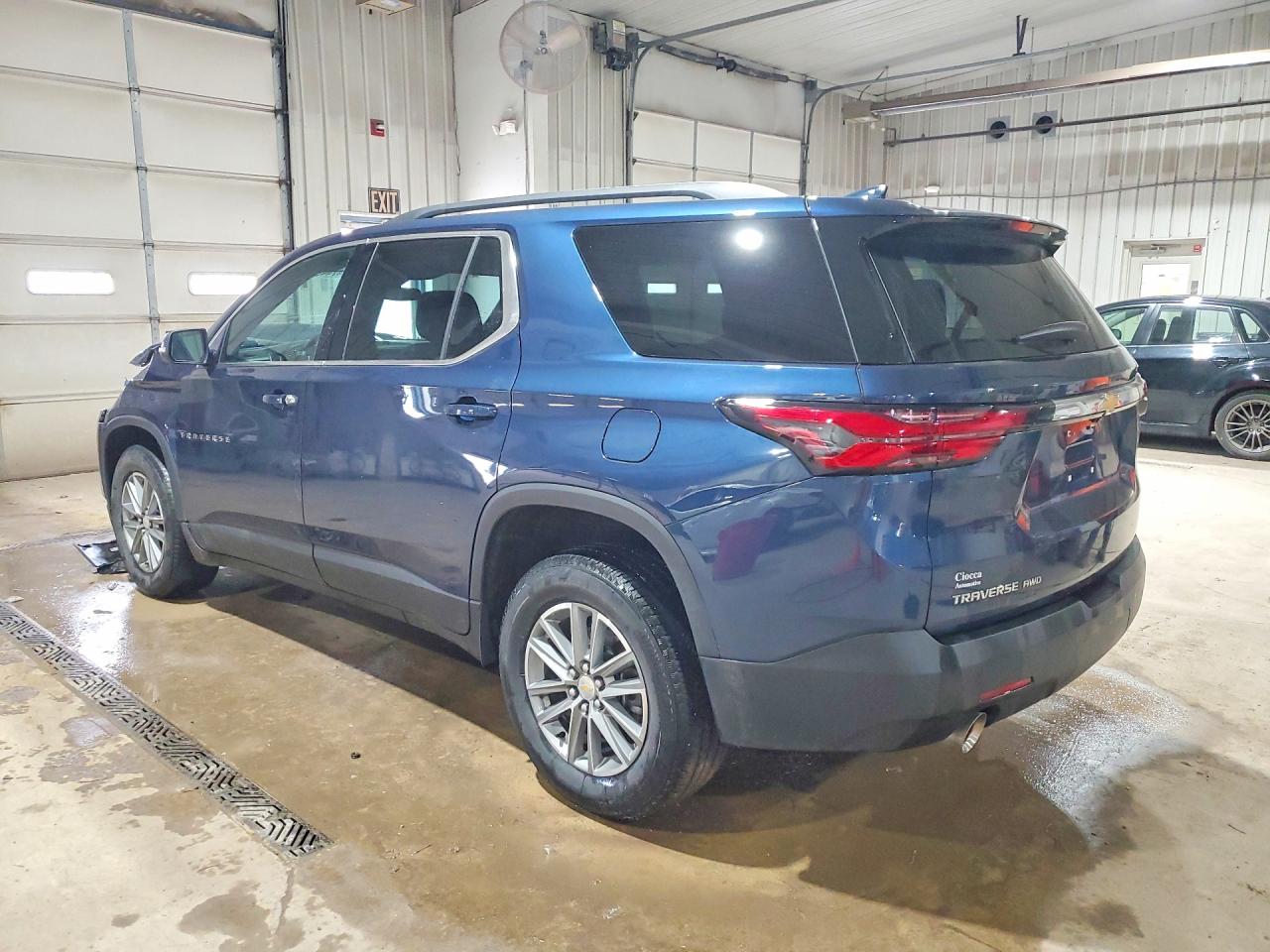 2023 CHEVROLET TRAVERSE LT photo 3