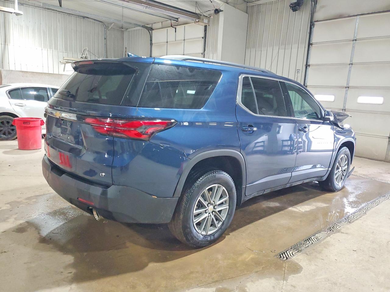 2023 CHEVROLET TRAVERSE LT photo 5