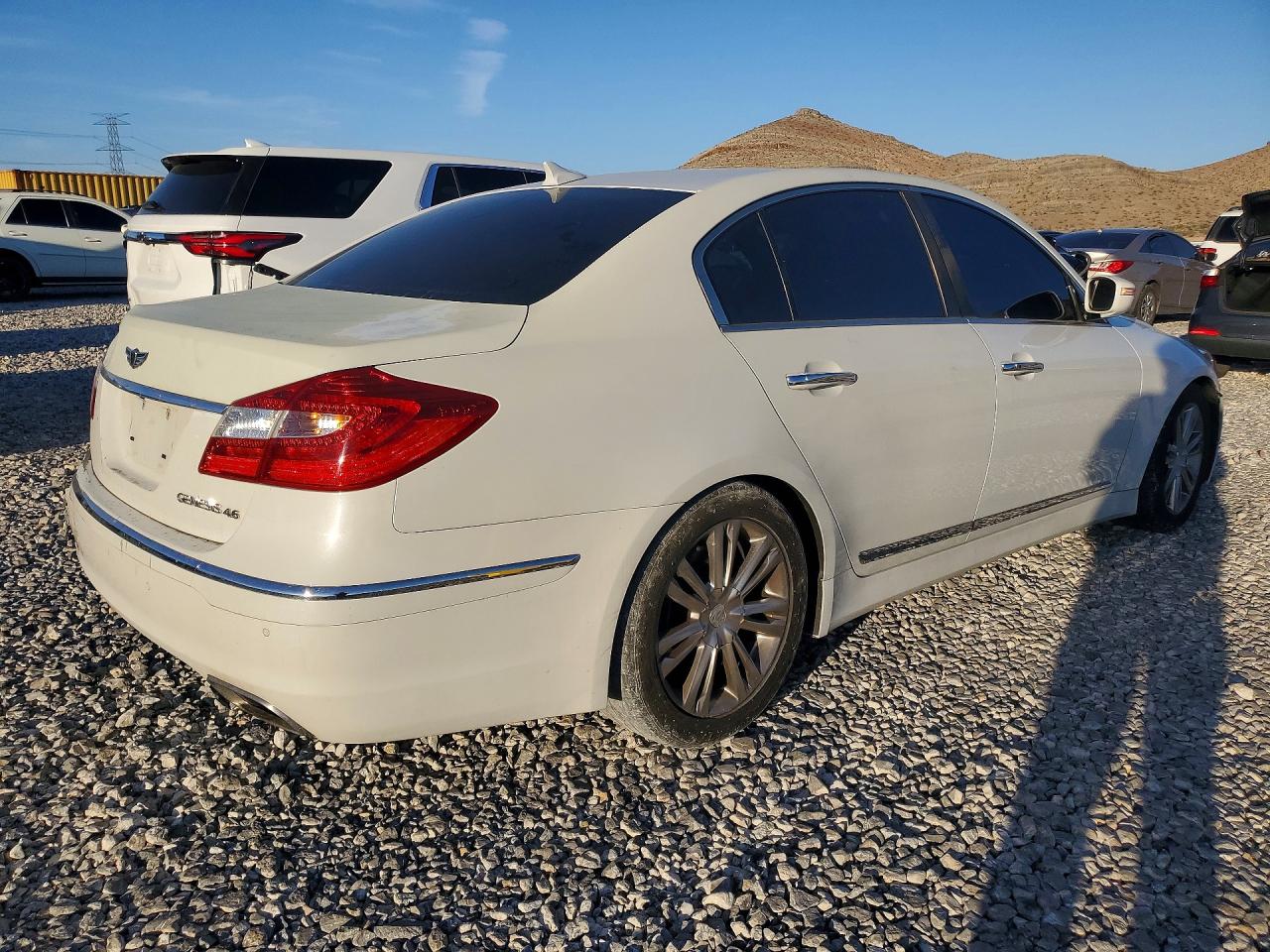 2012 HYUNDAI GENESIS photo 5