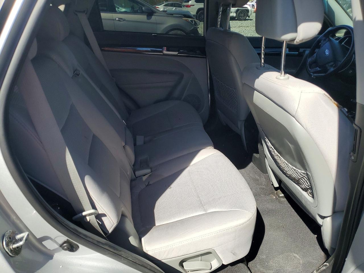 2015 KIA SORENTO LX photo 21