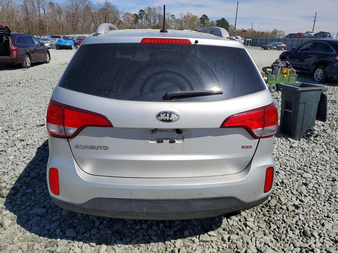 2015 KIA SORENTO LX photo 11