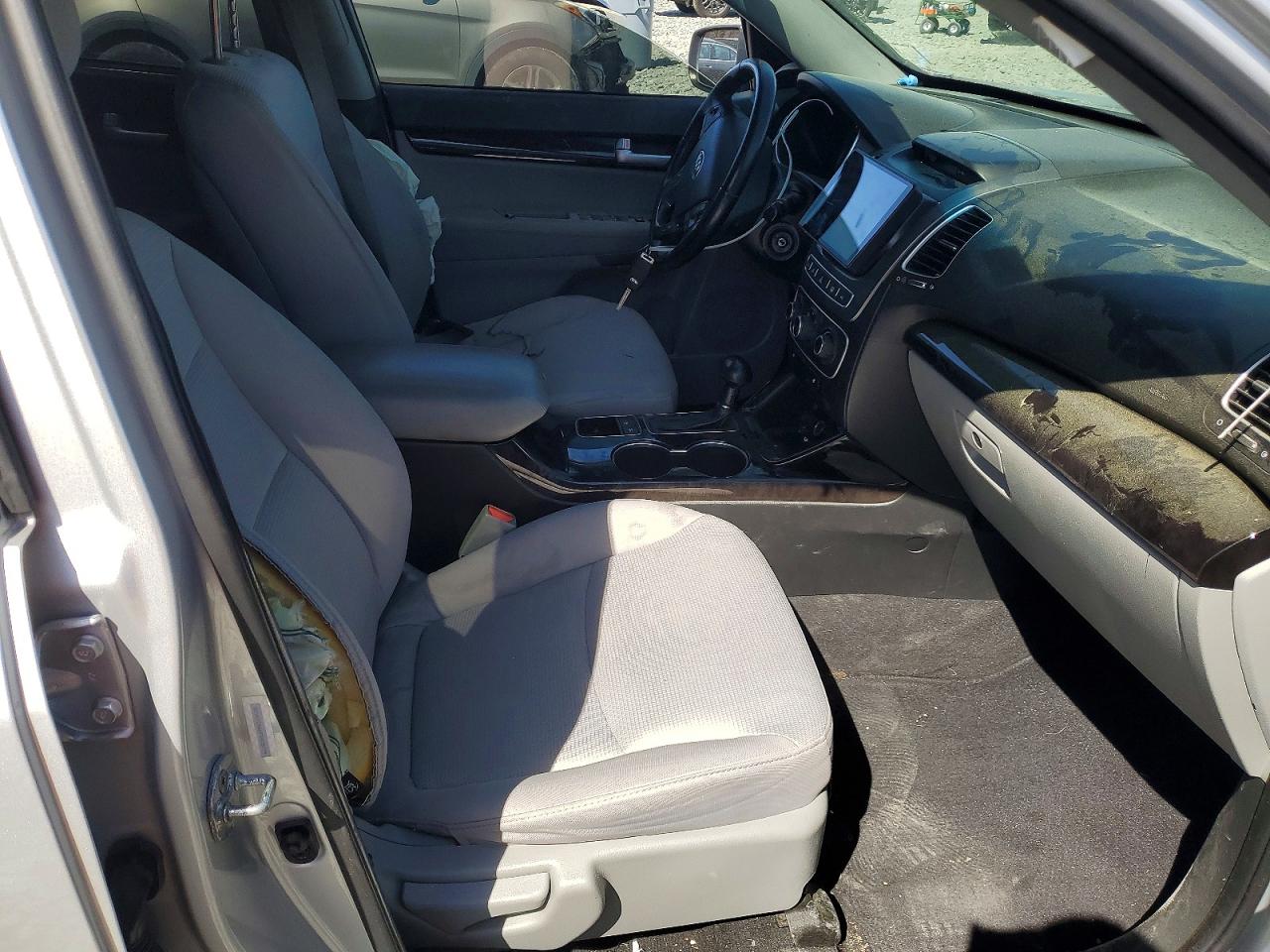 2015 KIA SORENTO LX photo 13