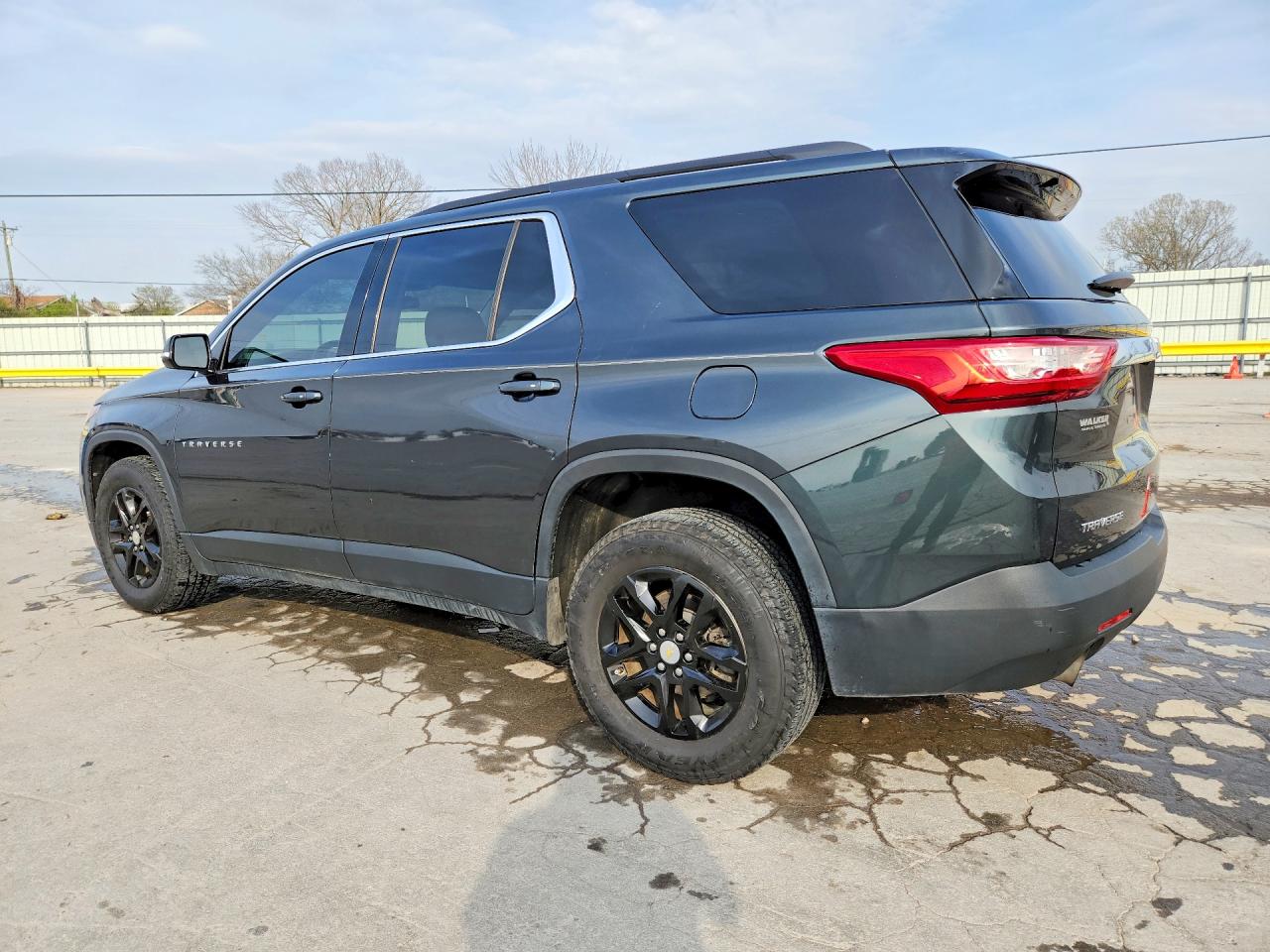 2019 CHEVROLET TRAVERSE LT photo 3