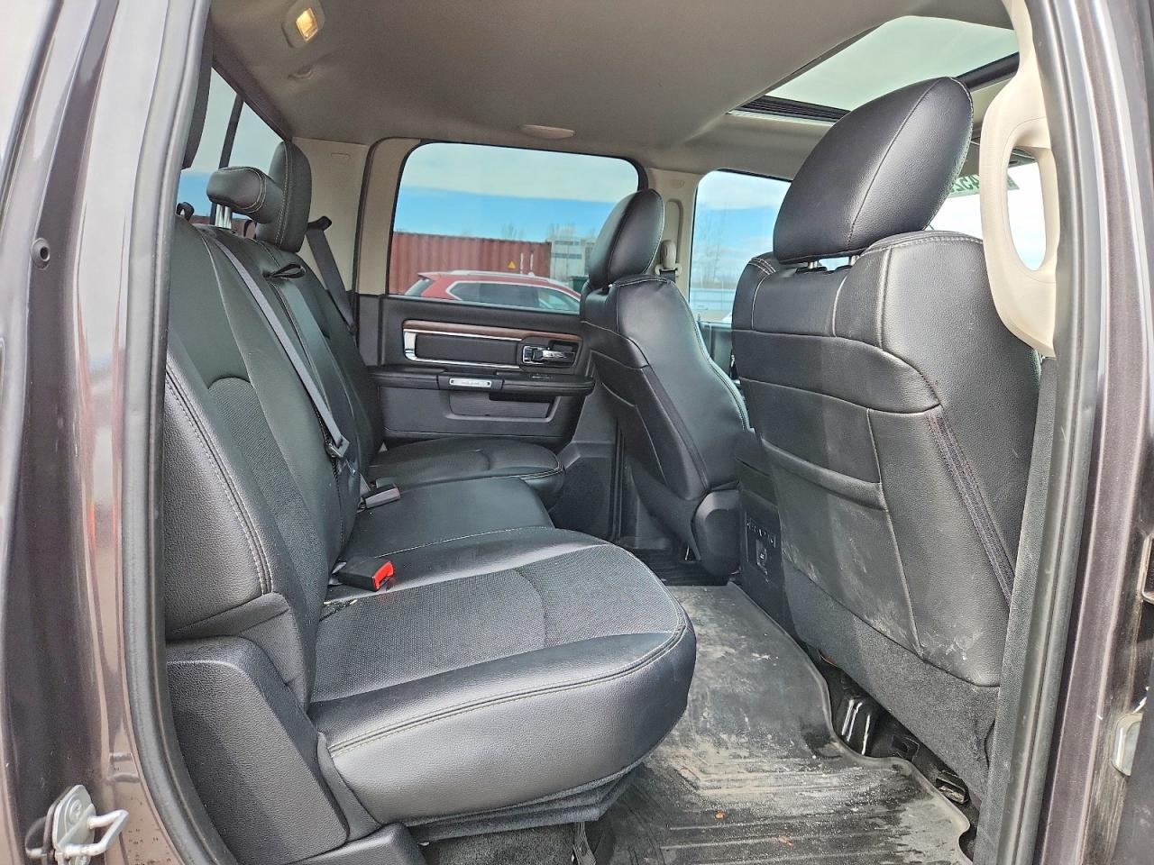 2016 RAM 1500 LARAMIE photo 10