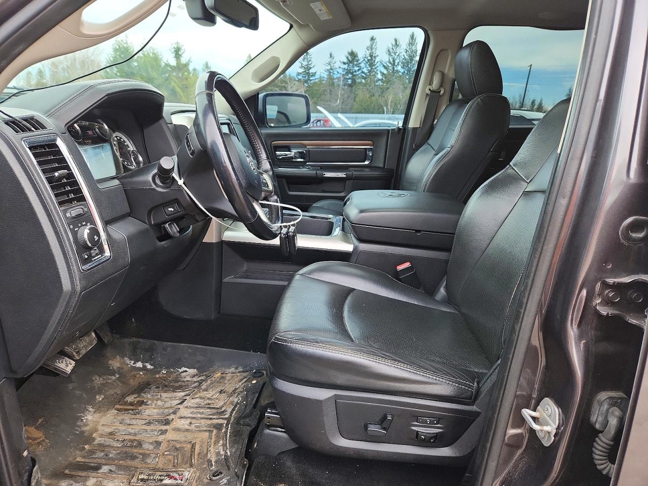 2016 RAM 1500 LARAMIE photo 7