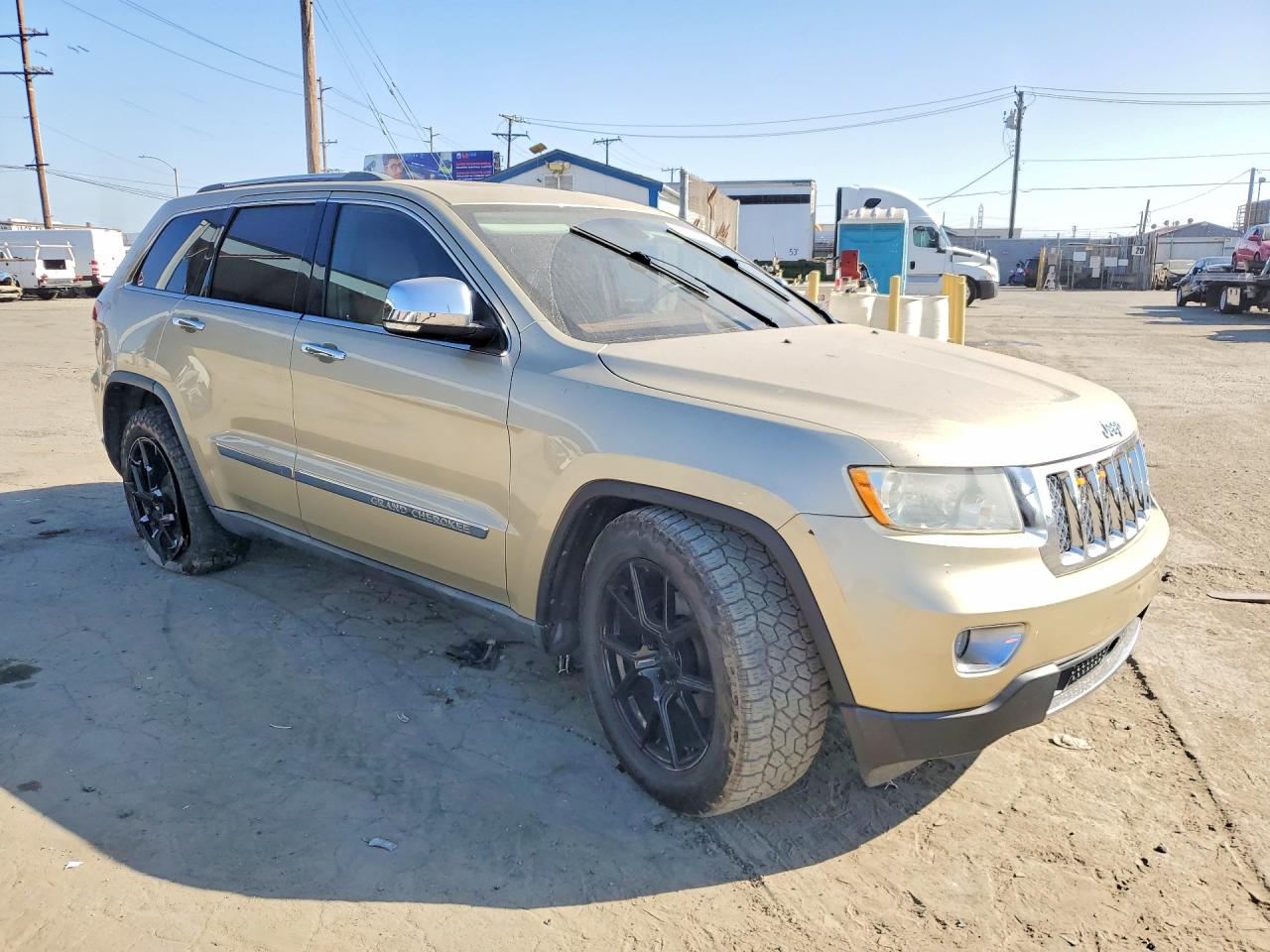 2011 JEEP GRAND CHEROKEE OVERLAND photo 4