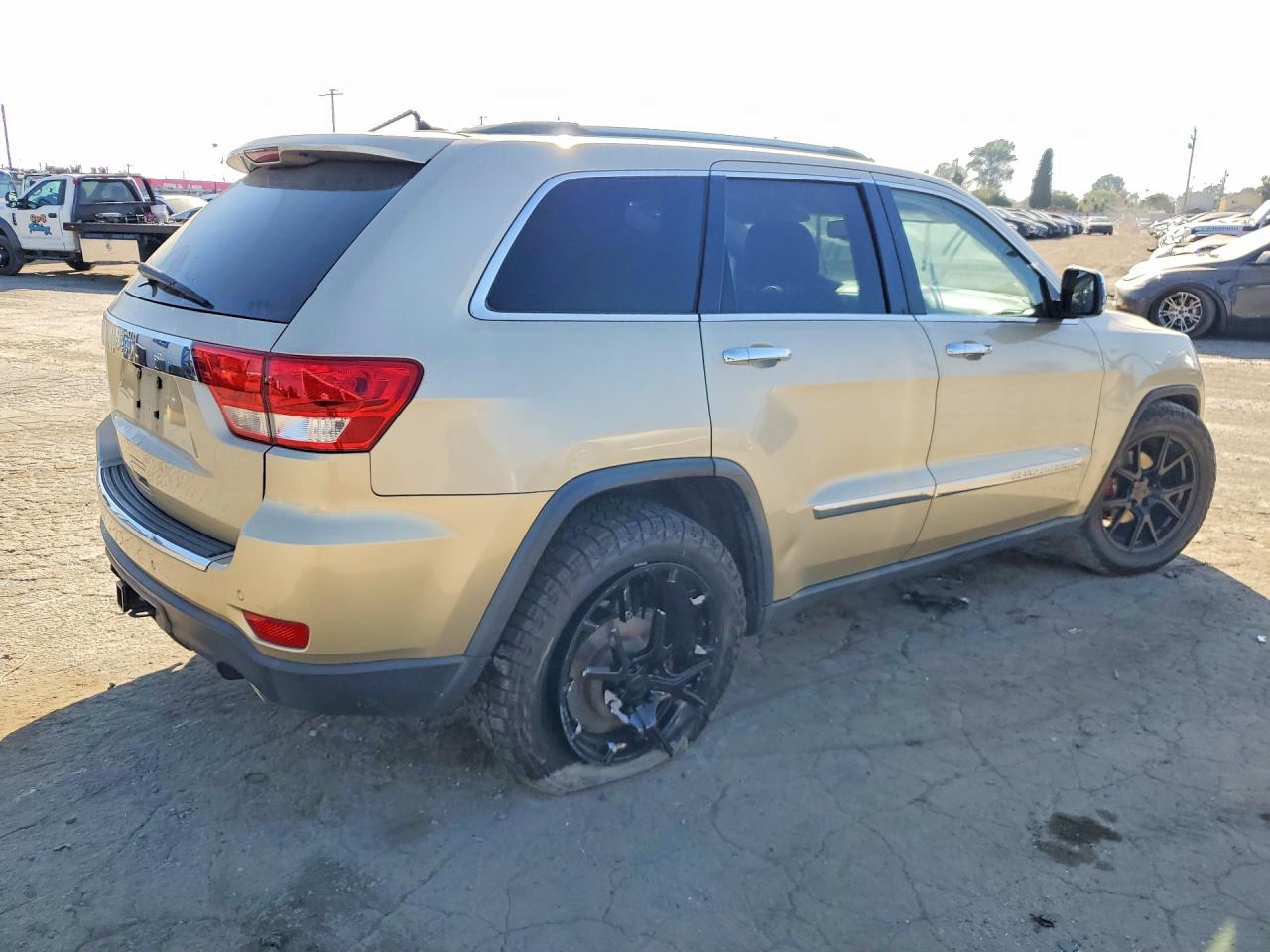 2011 JEEP GRAND CHEROKEE OVERLAND photo 3