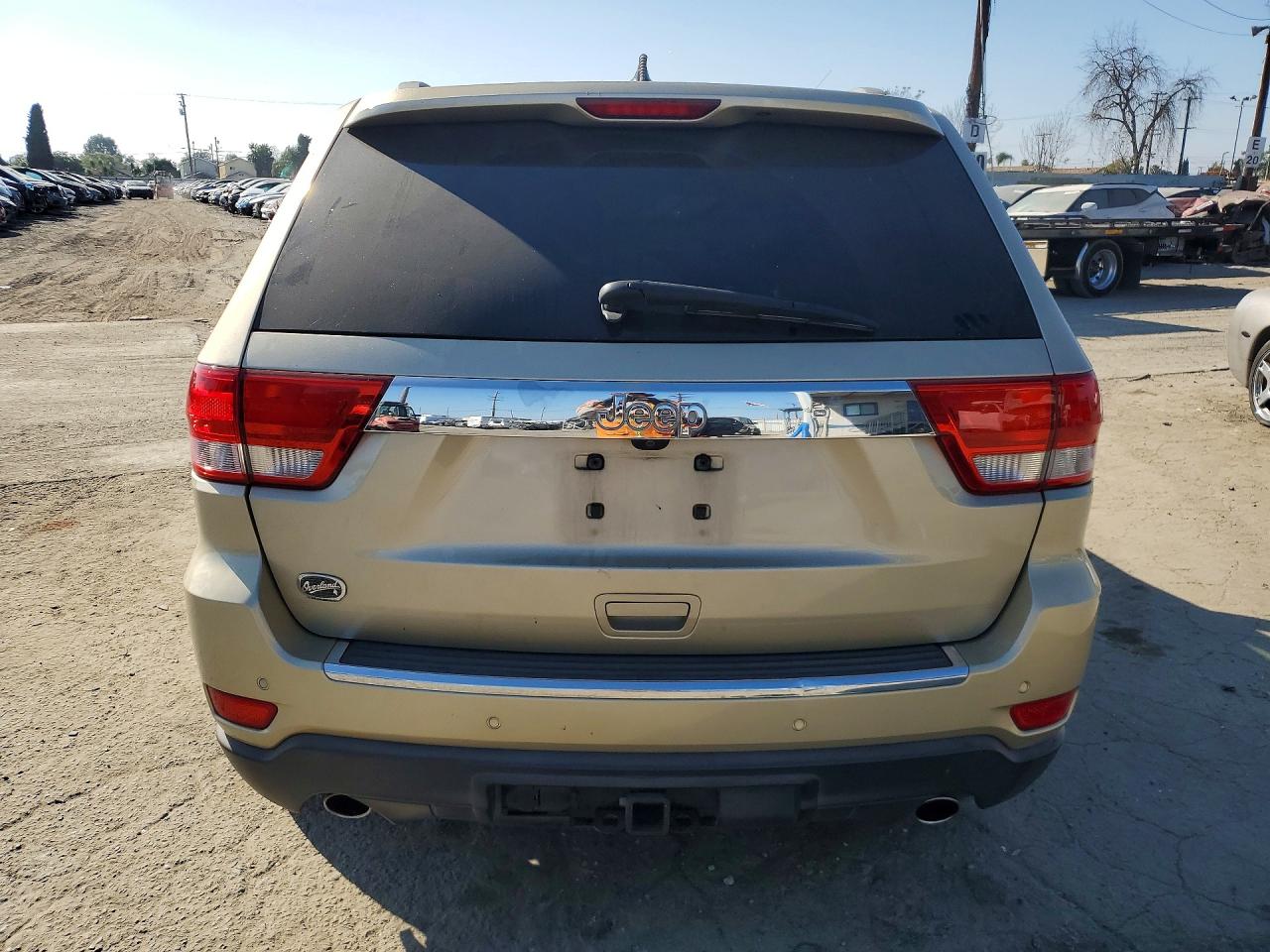 2011 JEEP GRAND CHEROKEE OVERLAND photo 6