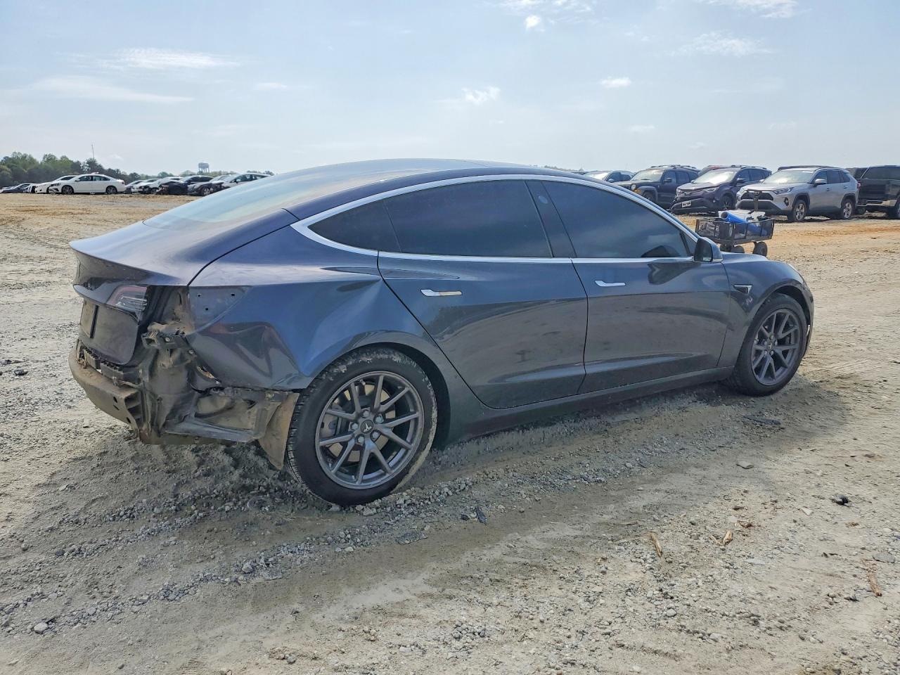 2018 TESLA MODEL 3 photo 5