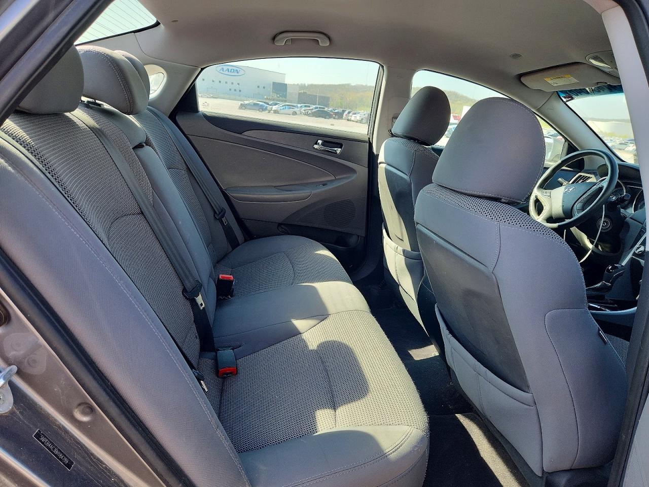 2011 HYUNDAI SONATA GLS photo 28