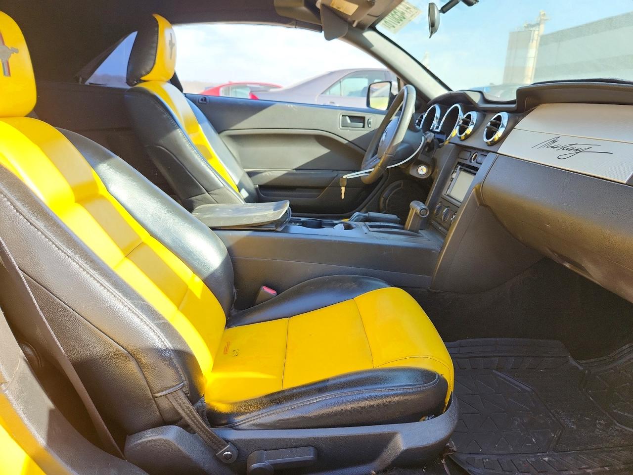 2005 FORD MUSTANG photo 19