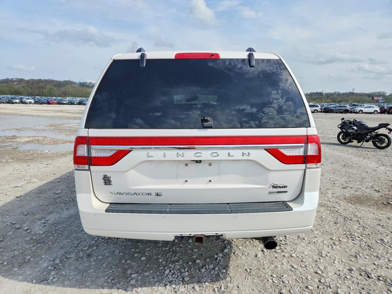 2015 LINCOLN NAVIGATOR L photo 16