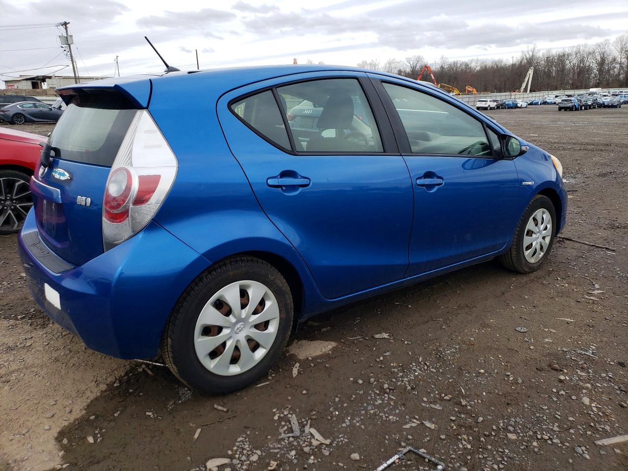 2013 TOYOTA PRIUS C TWO photo 7