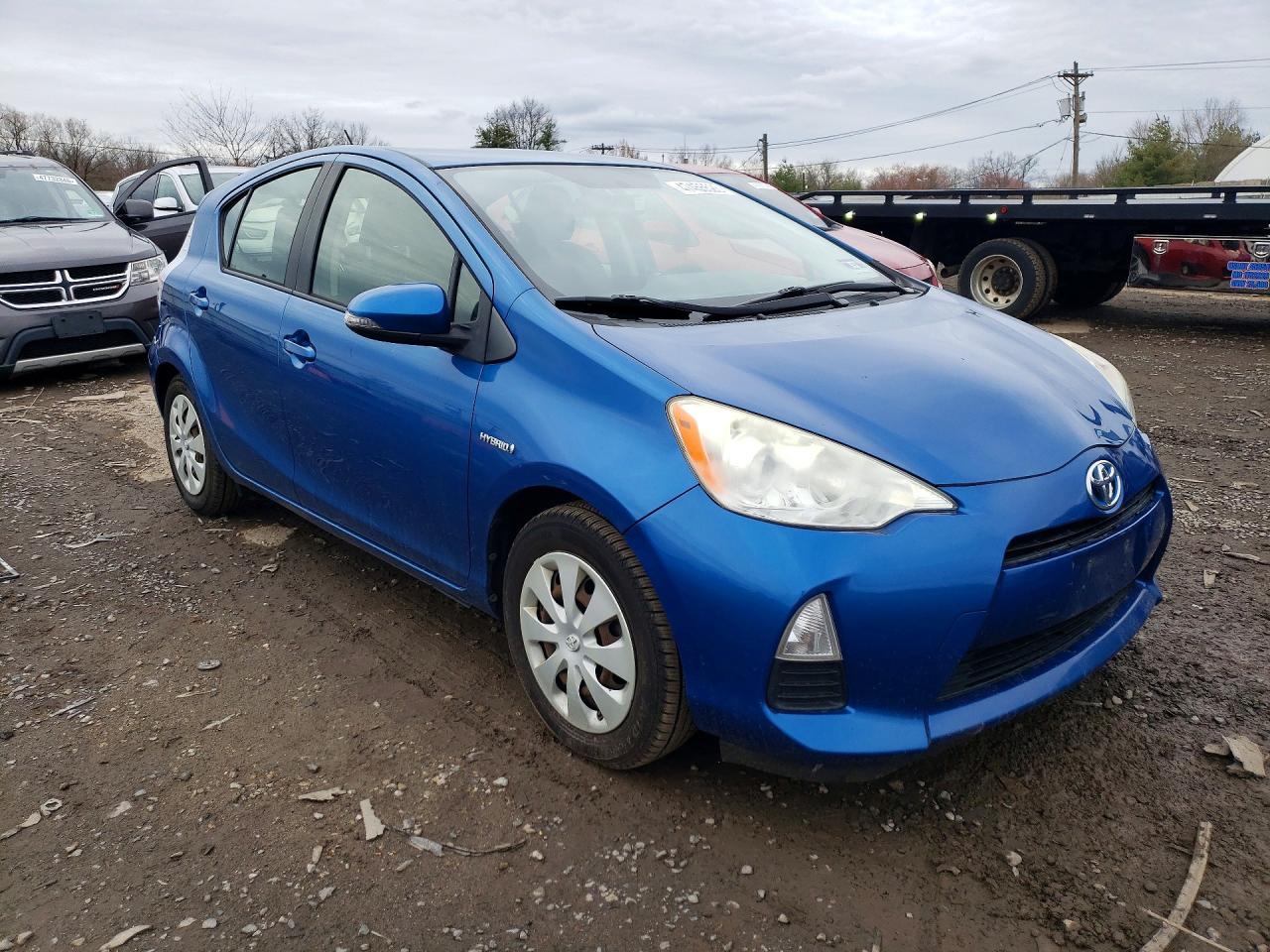 2013 TOYOTA PRIUS C TWO photo 10