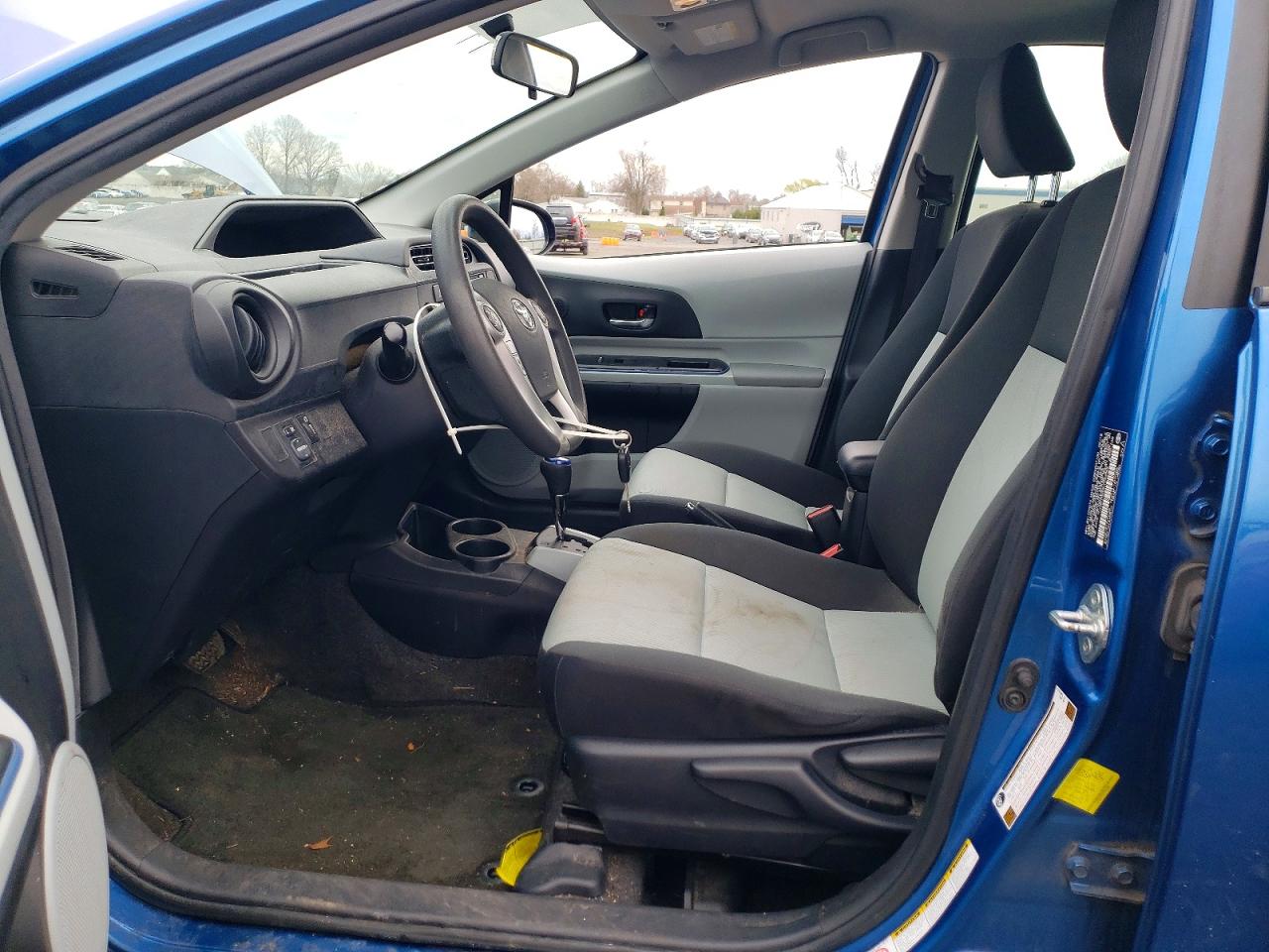2013 TOYOTA PRIUS C TWO photo 19