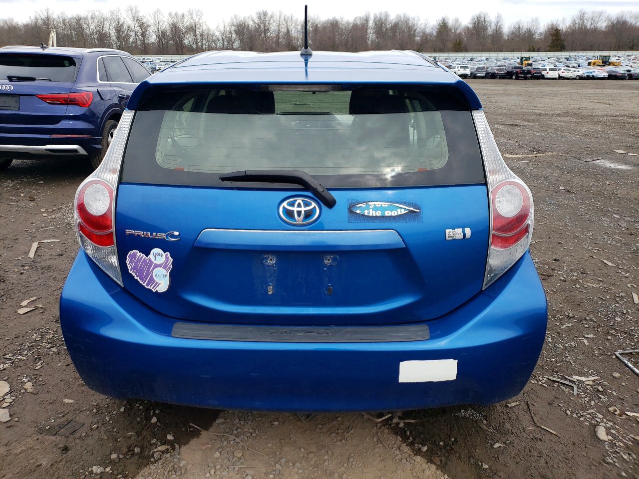 2013 TOYOTA PRIUS C TWO photo 16