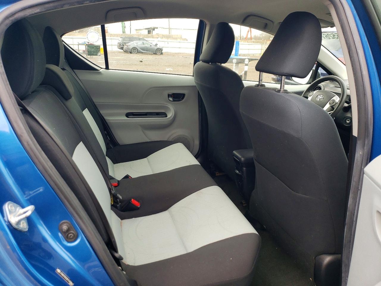 2013 TOYOTA PRIUS C TWO photo 28