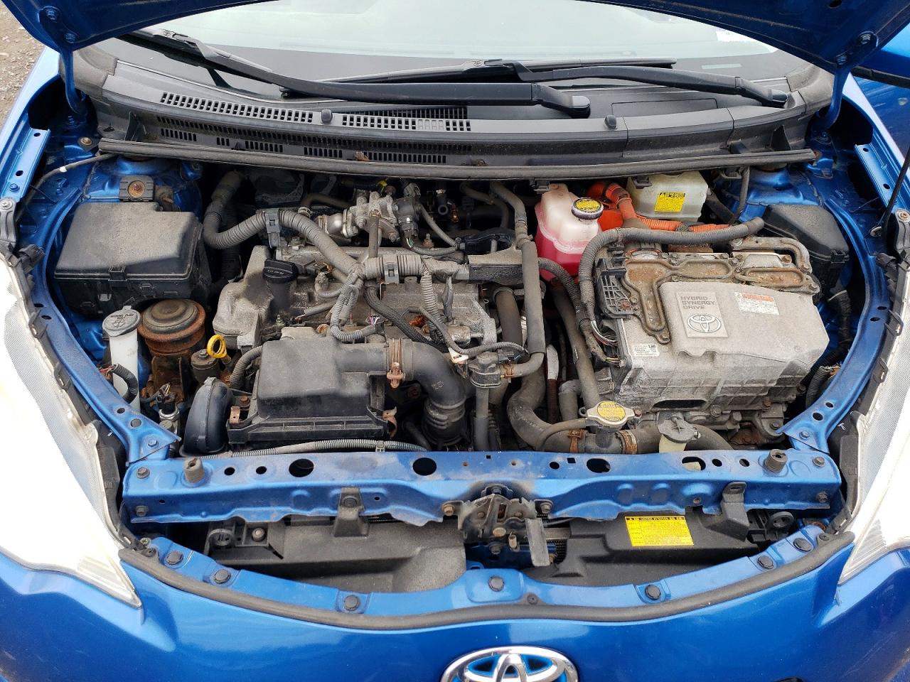 2013 TOYOTA PRIUS C TWO photo 31