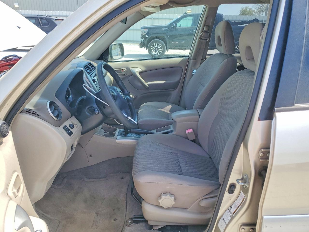 2005 TOYOTA RAV4 BASE photo 7
