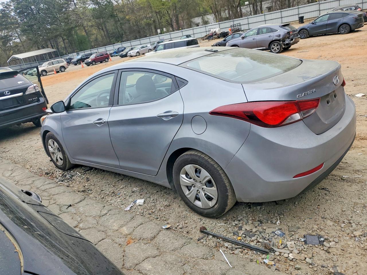 2016 HYUNDAI ELANTRA SE photo 2