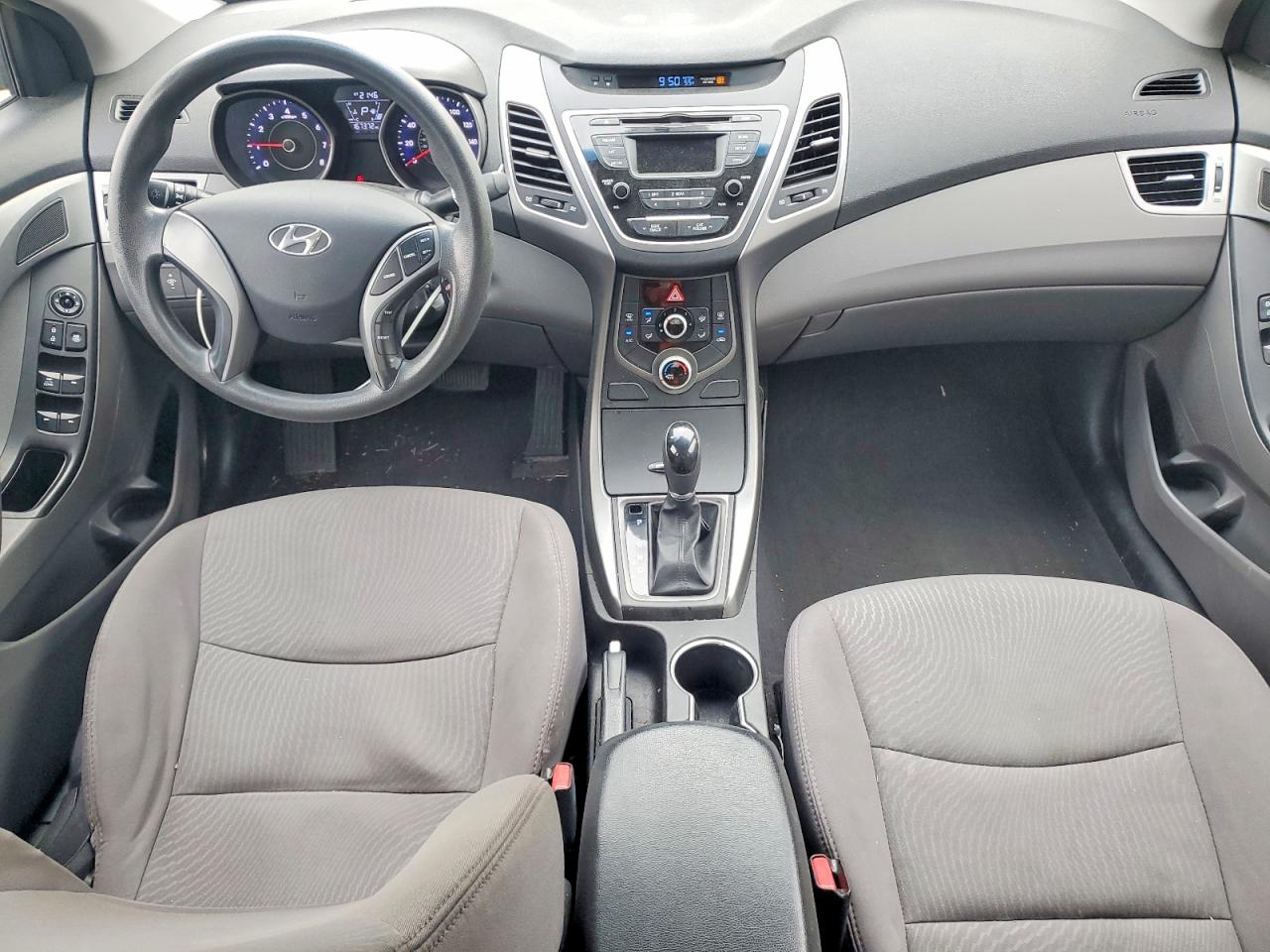 2016 HYUNDAI ELANTRA SE photo 8