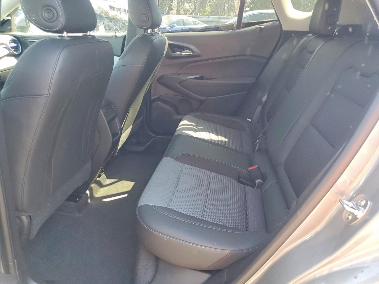 2025 CHEVROLET TRAX 1LT photo 31