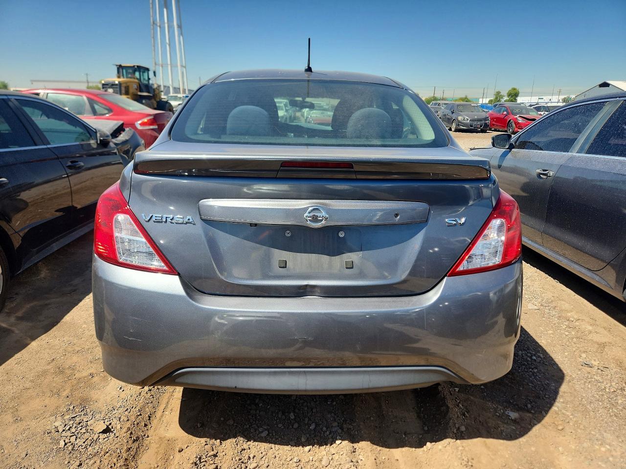 2019 NISSAN VERSA SV photo 6
