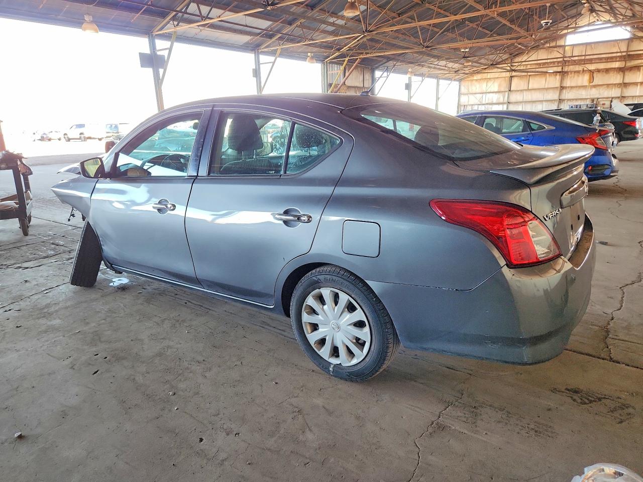 2019 NISSAN VERSA SV photo 2