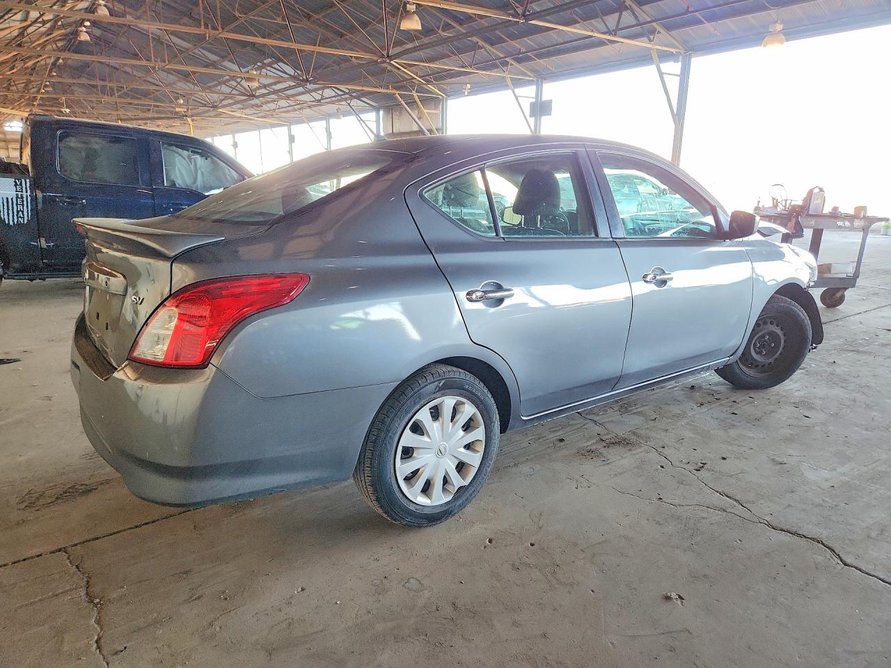 2019 NISSAN VERSA SV photo 3