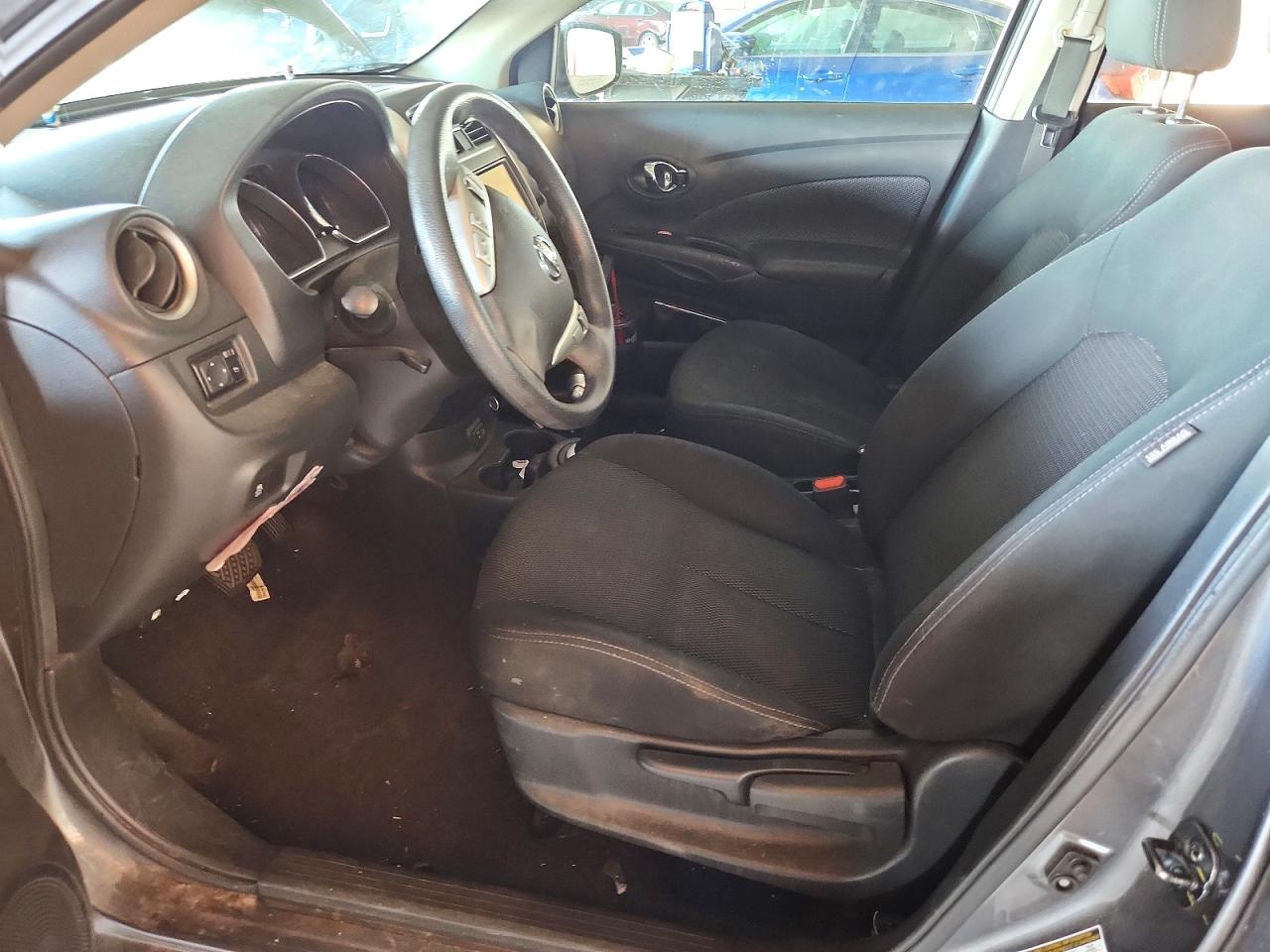 2019 NISSAN VERSA SV photo 7