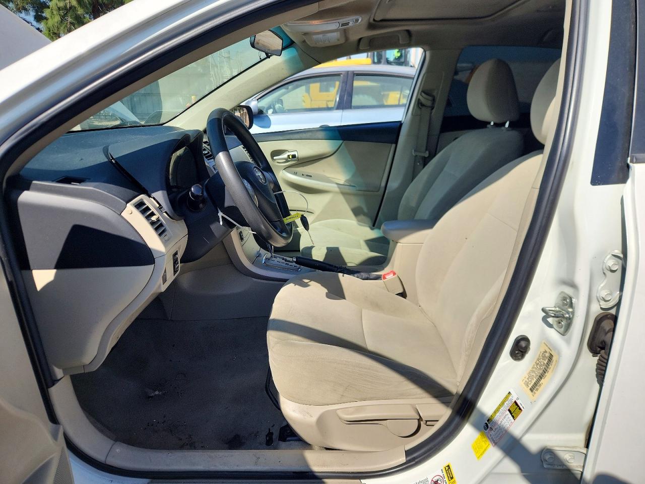 2012 TOYOTA COROLLA LE photo 7