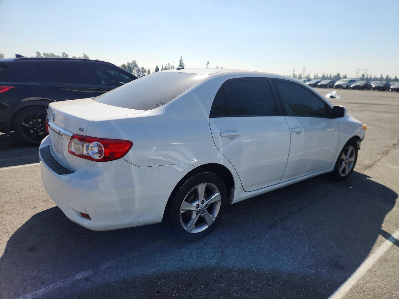 2012 TOYOTA COROLLA LE photo 3