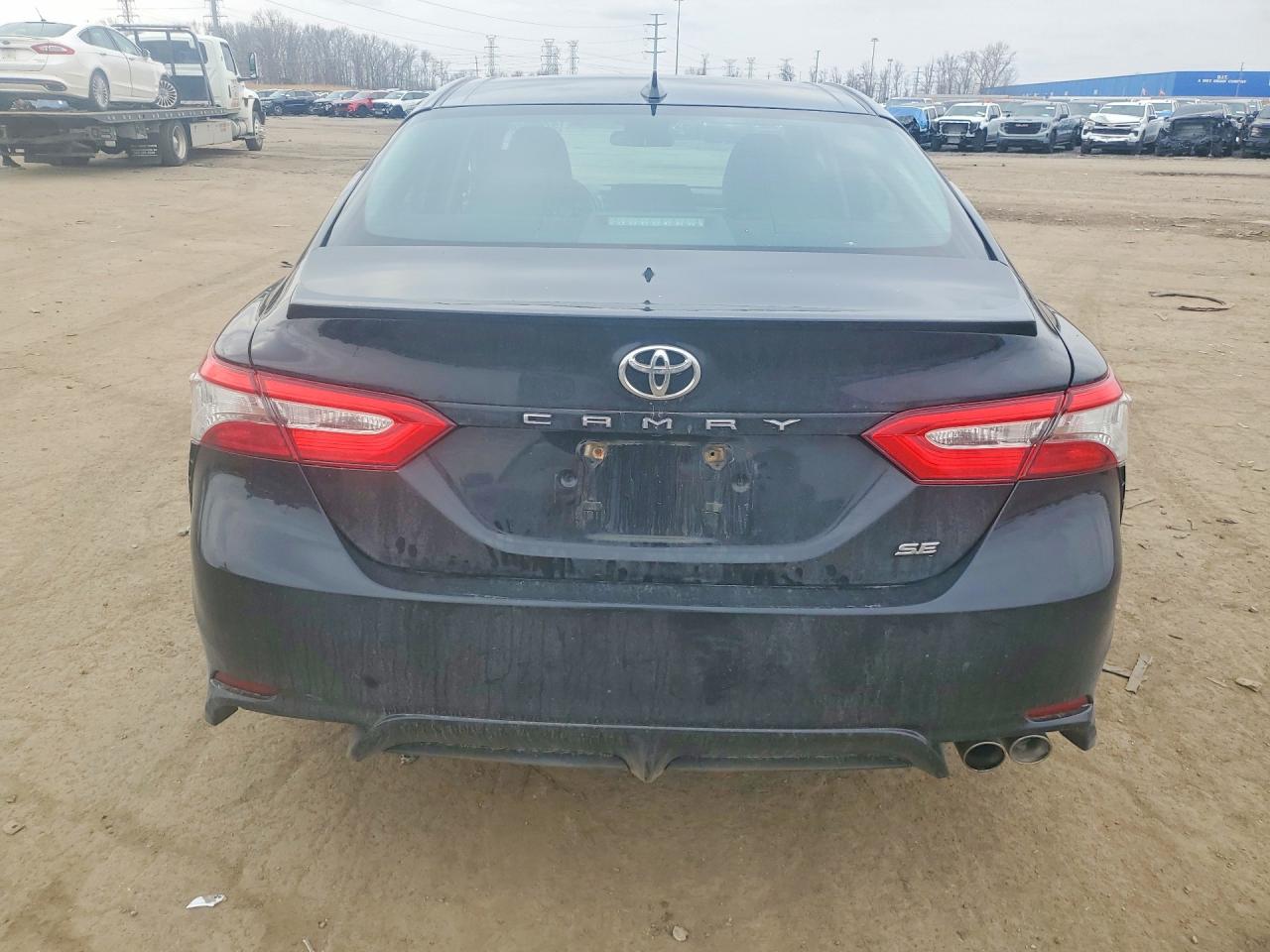 2019 TOYOTA CAMRY SE photo 16