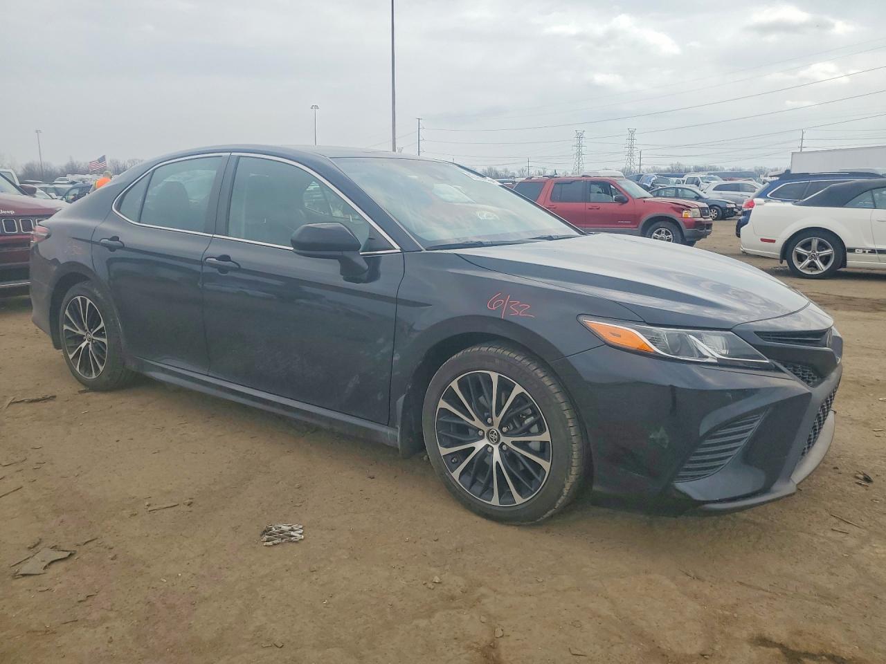 2019 TOYOTA CAMRY SE photo 10