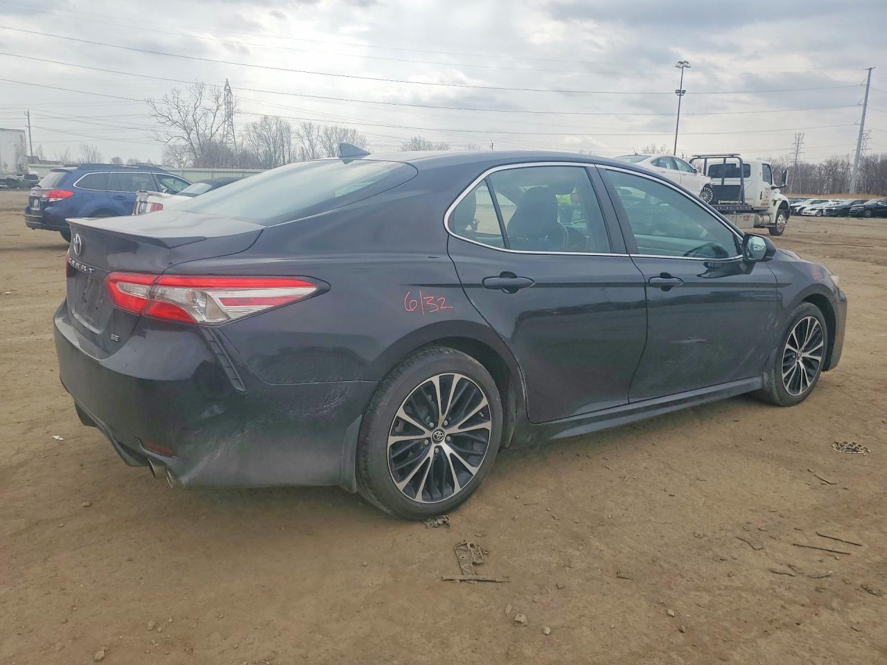 2019 TOYOTA CAMRY SE photo 7