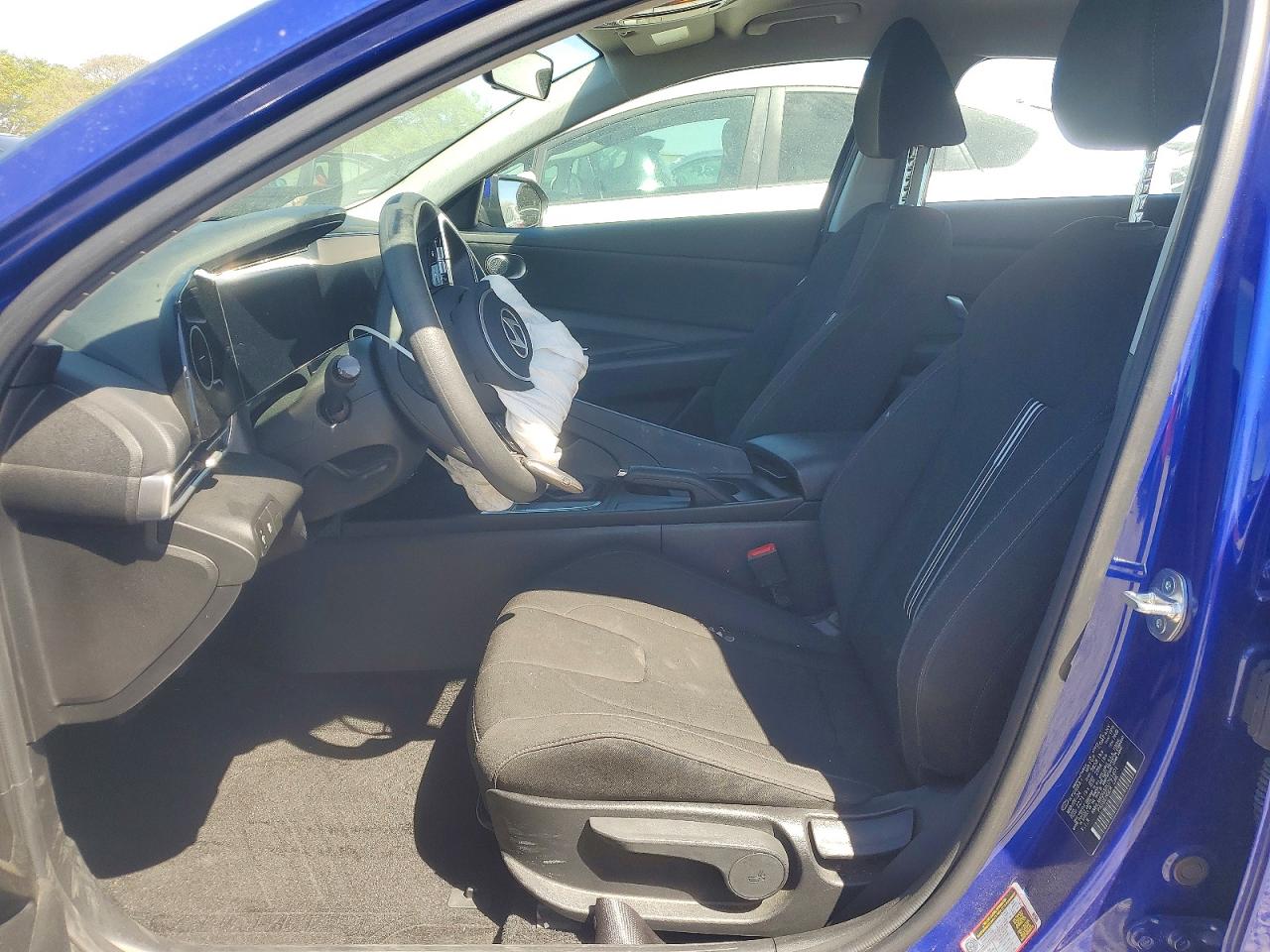 2024 HYUNDAI ELANTRA SEL photo 13
