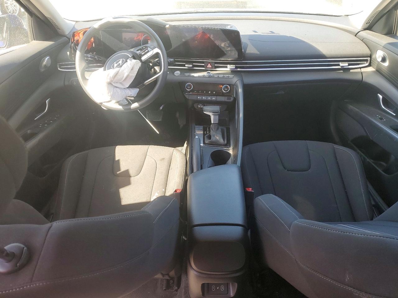 2024 HYUNDAI ELANTRA SEL photo 15