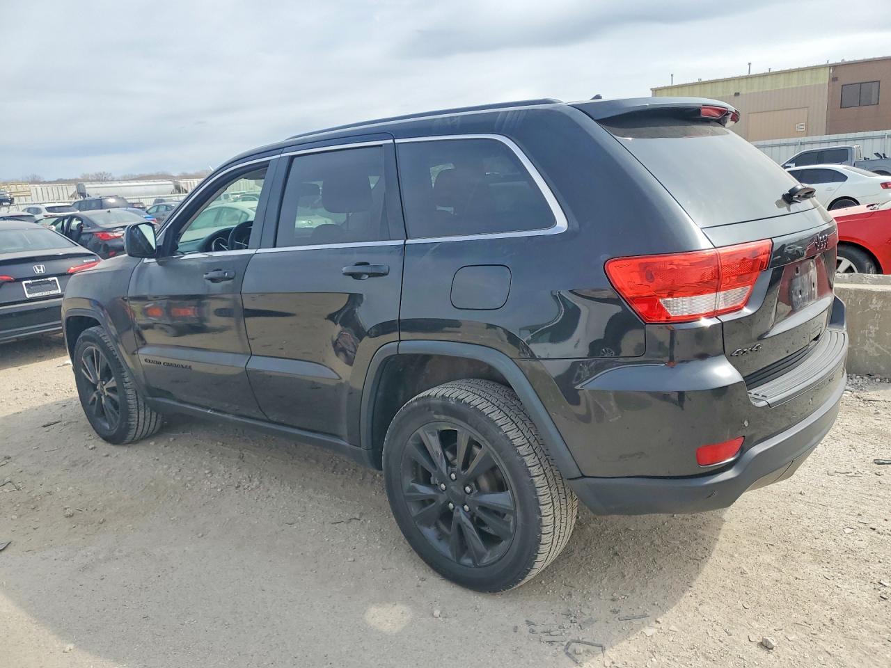 2012 JEEP GRAND CHEROKEE LAREDO photo 2