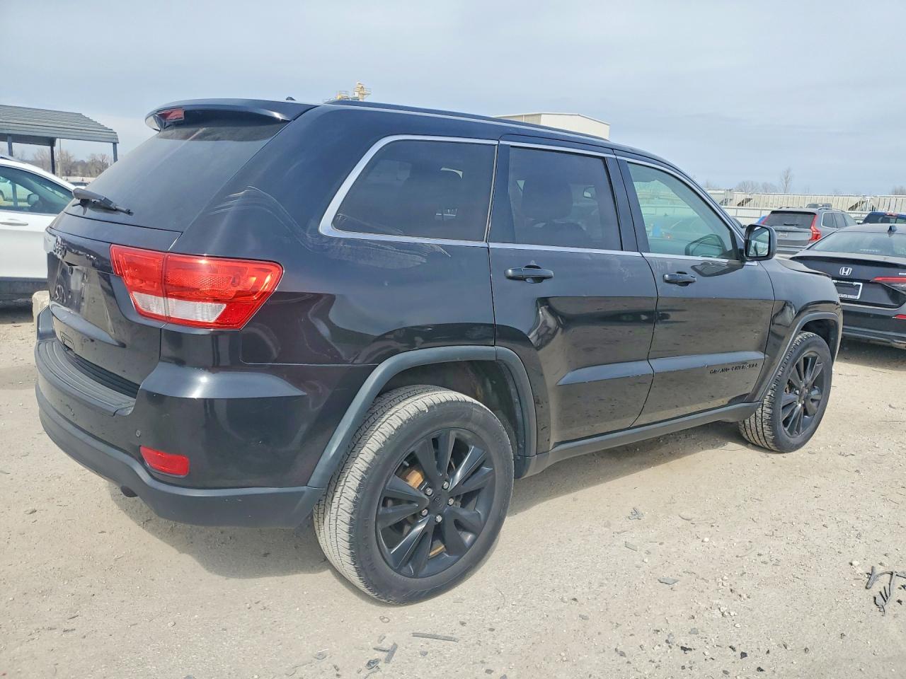 2012 JEEP GRAND CHEROKEE LAREDO photo 3