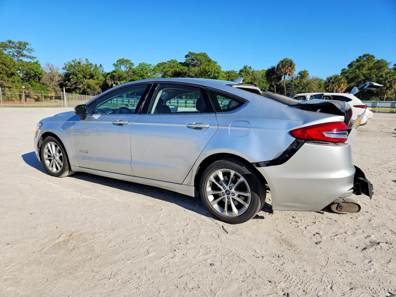 2019 FORD FUSION SE photo 2